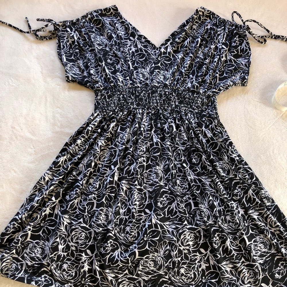 It can be a long blouse or a short dress